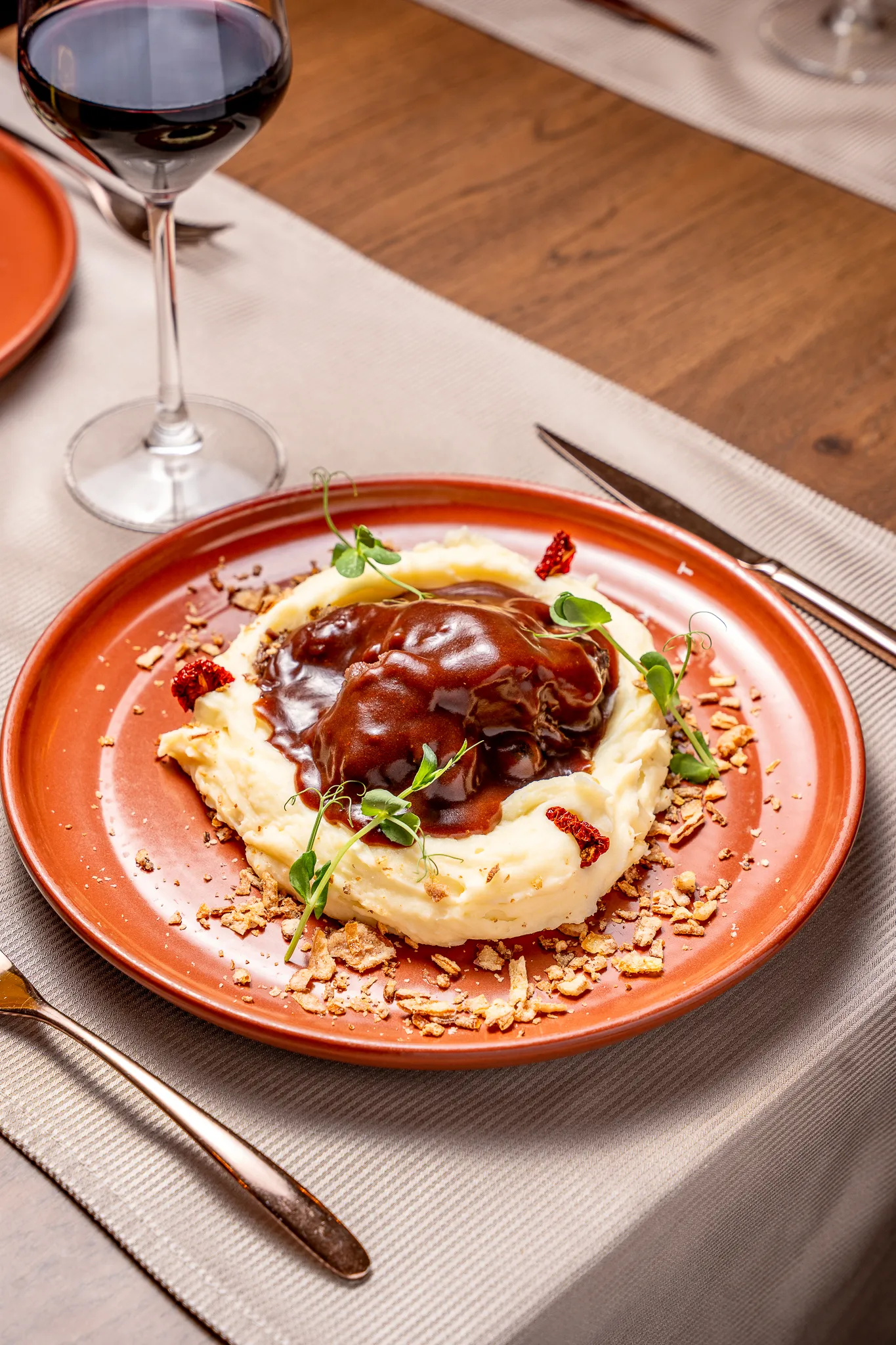 Obrajori de vită cu piure de cartofi