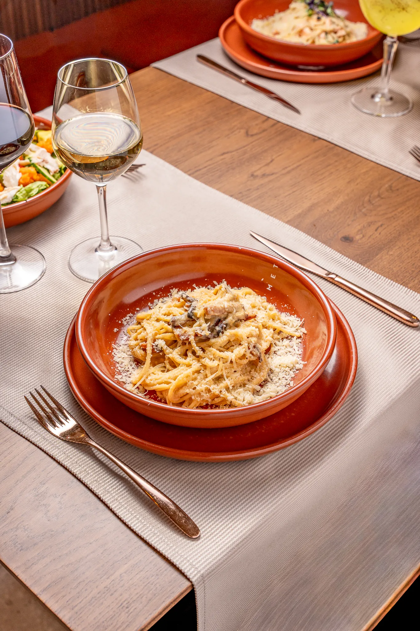 Spaghetti Carbonara în roata de parmezan